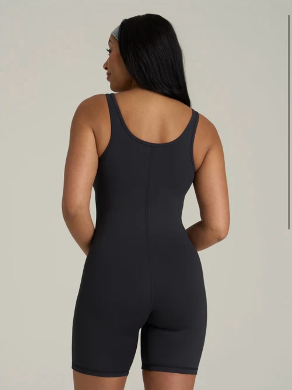 Sleek Black Scoop-Neck Sleeveless Romper - Picture 2 of 3